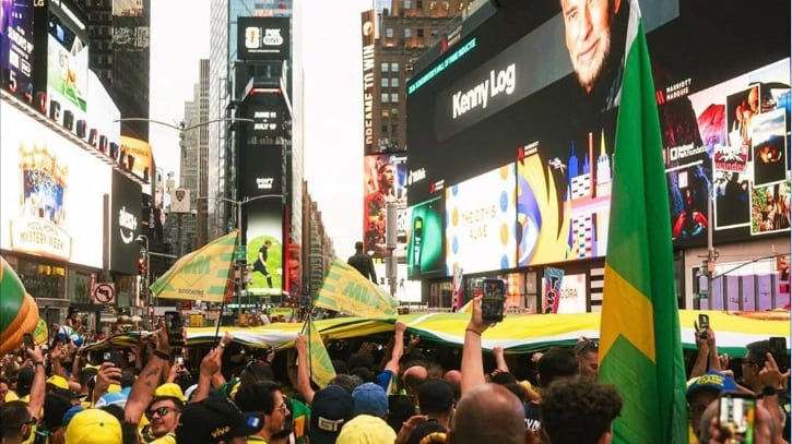 Los hinchas brasileños se tomaron Times Square.
