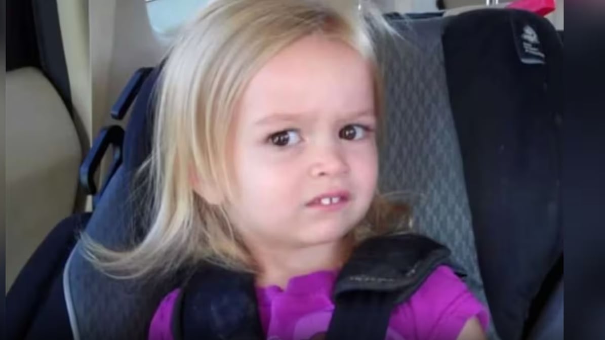 Así luce ahora la niña del meme en WhatsApp