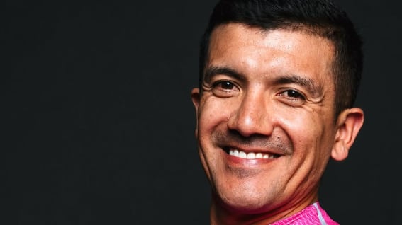 Richard Carapaz estrena bicicleta para la temporada 2026.
