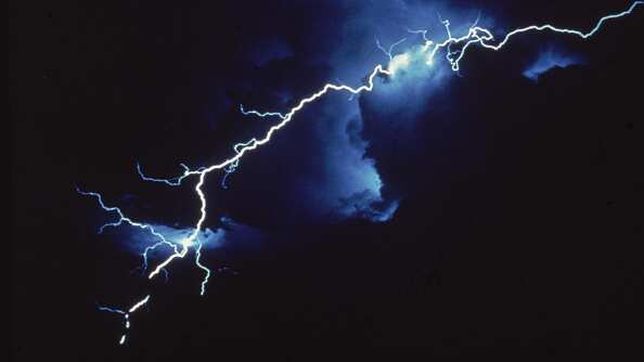 Familiares de joven que falleció tras ser impactado por un rayo en Quito piden ayuda para darle el último adiós