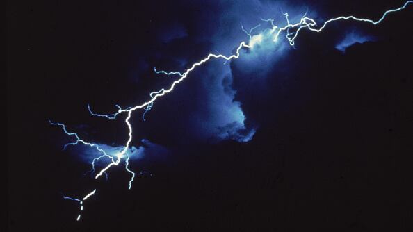 Familiares de joven que falleció tras ser impactado por un rayo en Quito piden ayuda para darle el último adiós