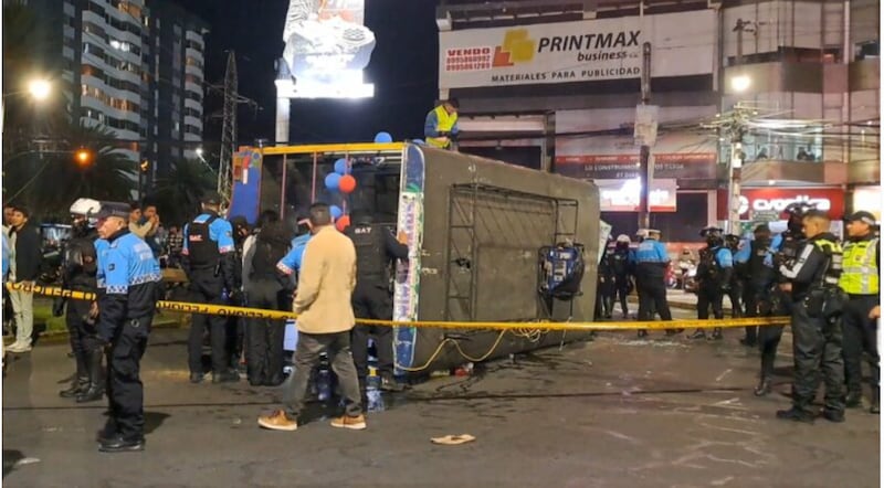 Accidente de una chiva en Quito