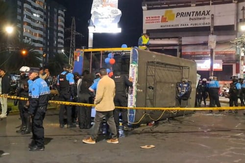 Sale a la luz video inédito desde el interior de la chiva que se volcó en Fiestas de Quito 2025