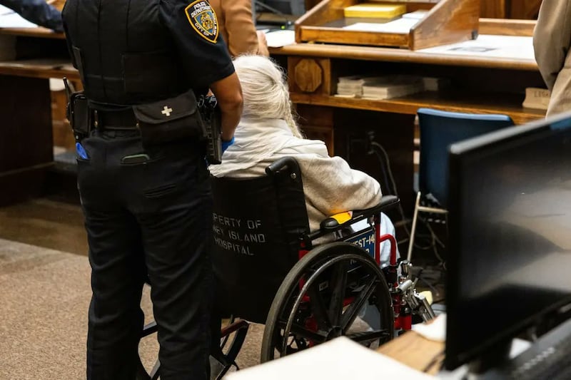 El crimen con un pedal de silla de ruedas conmocionó a la residencia Seagate en Nueva York.