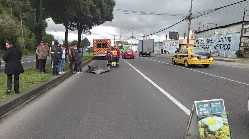 Una persona pierde la vida tras ser atropellada en la Av. Simón Bolívar, en Quito