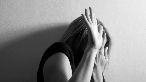 Le quitaron la vida a golpes a la jefa de un banco adentro de su casa