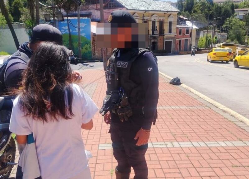 Joven reportada como desaparecida en el centro de Quito fue hallada deambulando desorientada en el sector de la Recoleta