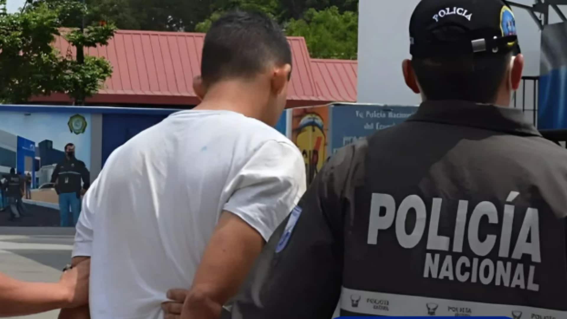 Policía antinarcóticos habría pedido USD 3.000 a aprehendido antes de ingresarlo a la Unidad de Flagrancia en Quito