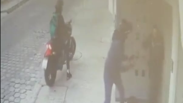 Delincuentes que dispararon a joven en Ponciano, asaltan en otras zonas de Quito.