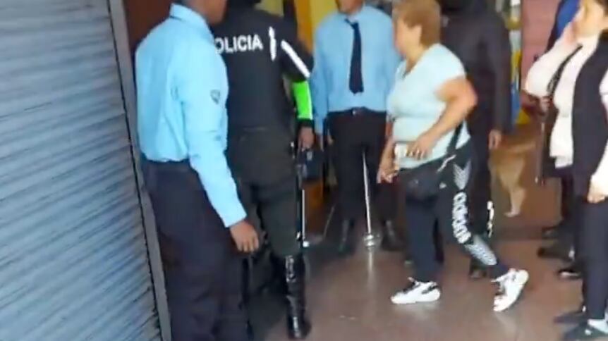 Roban sede de BanEcuador en el sur de Quito.