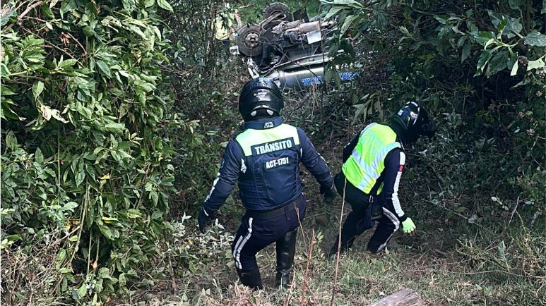 Fatal accidente en Pintag, Quito, deja una persona fallecida: camión pierde carril y cae a quebrada