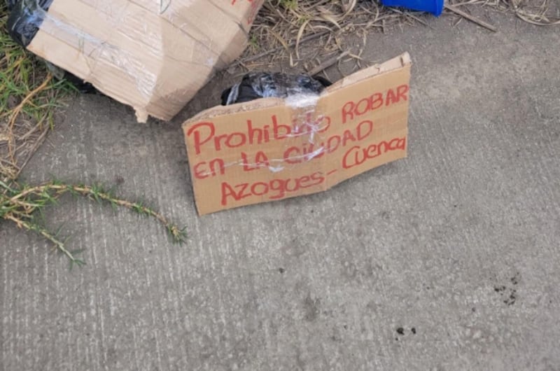 Policía levantó los restos humanos encontrados con un panfleto intimidante en Cuenca–Azogues.