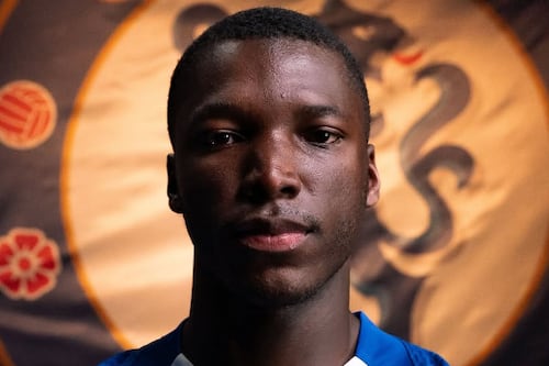 Moisés Caicedo no solo se perdió el primer partido del Mundial, la sanción económica para la FEF