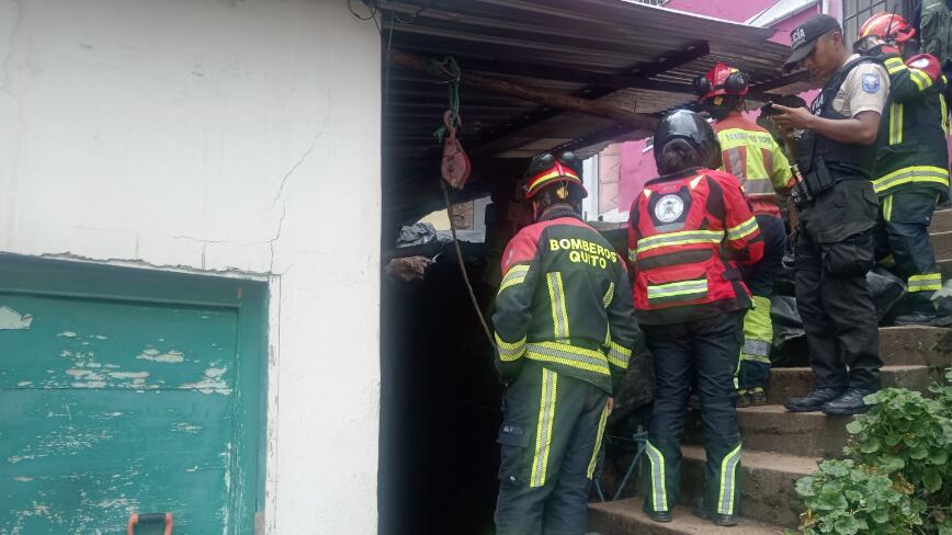 Albañil falleció tras deslizamiento de tierra en San Juan, Quito