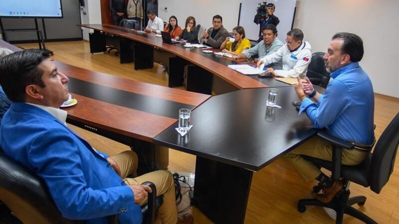 Municipio y comerciantes autónomos acuerdan mantener espacios públicos limpios y ordenados.