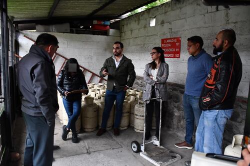 Cuenca: Vendían cilindros de gas a un precio superior al oficial