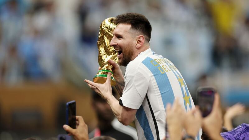 Particular figura de Lionel Messi es furor en Cataluña.