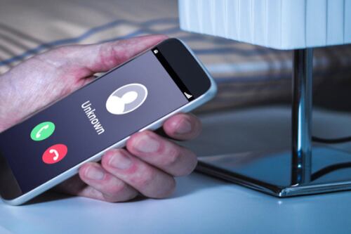 Colombiana es extorsionada por servicio técnico al descubrir las fotos íntimas de su celular