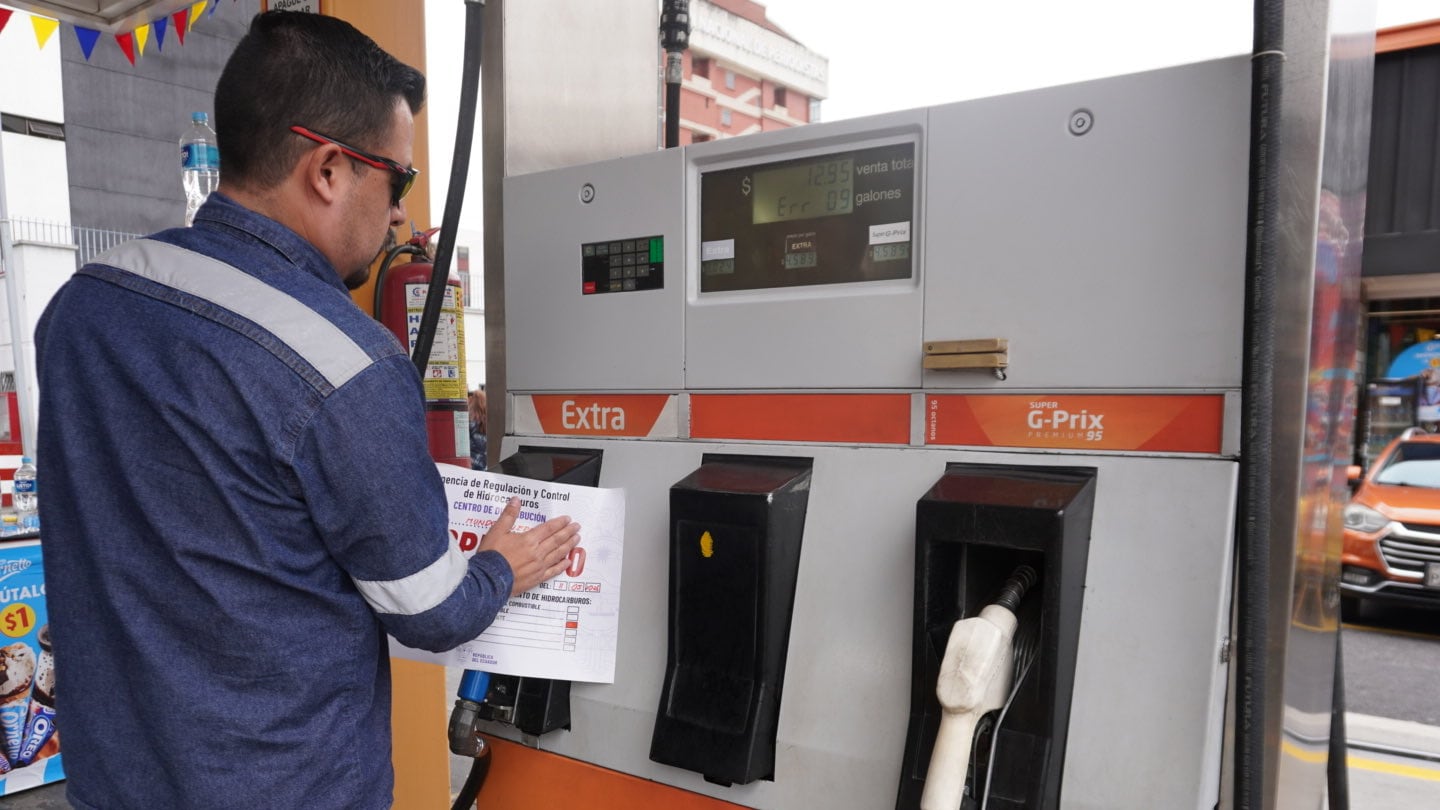 Quito: Suspenden gasolinera en la av. Naciones Unidas por daño en infraestructura