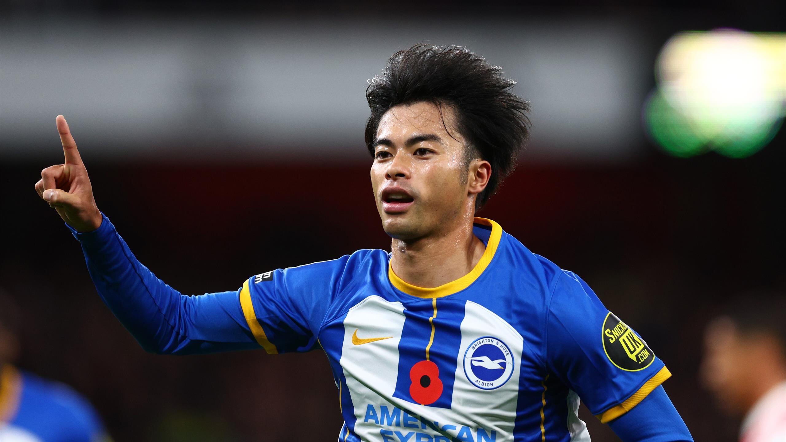El japonés se ha vuelto famoso en la Premier League.