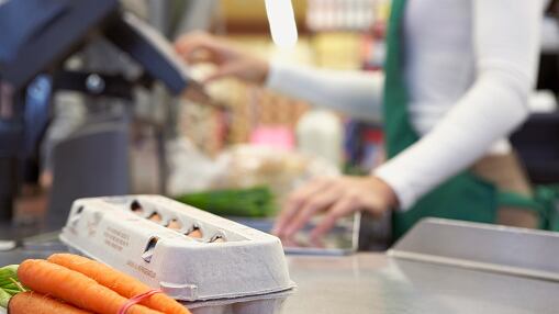Una cajera fingió estar muda por 16 años para cobrar un salario sin trabajar