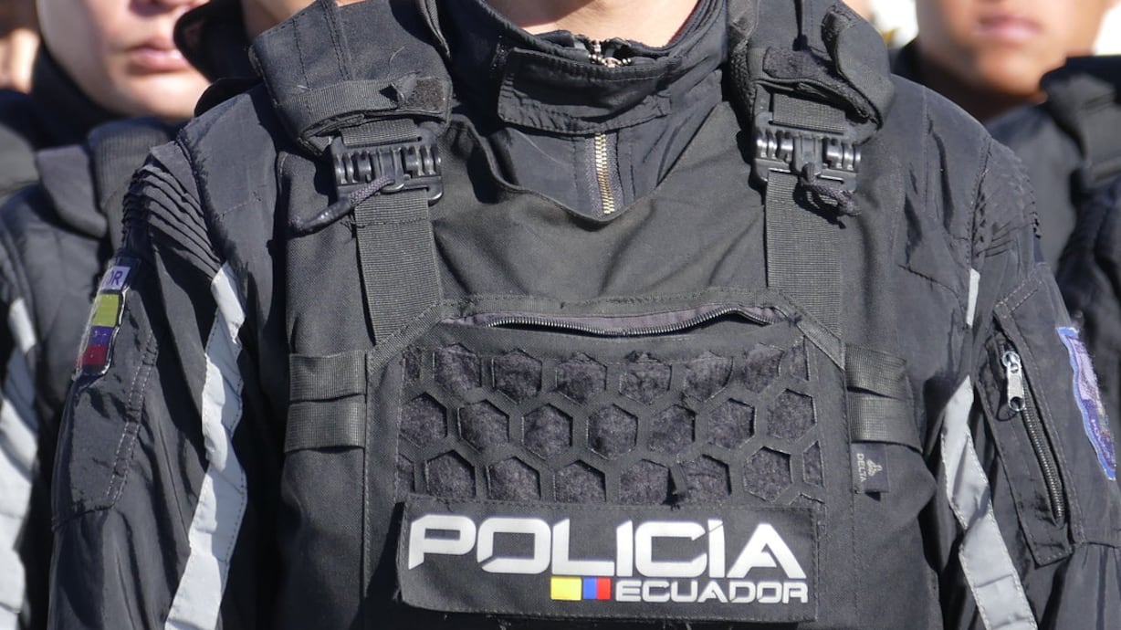 Una policía resultó herida tras disparo dentro de una UPC en el norte Quito