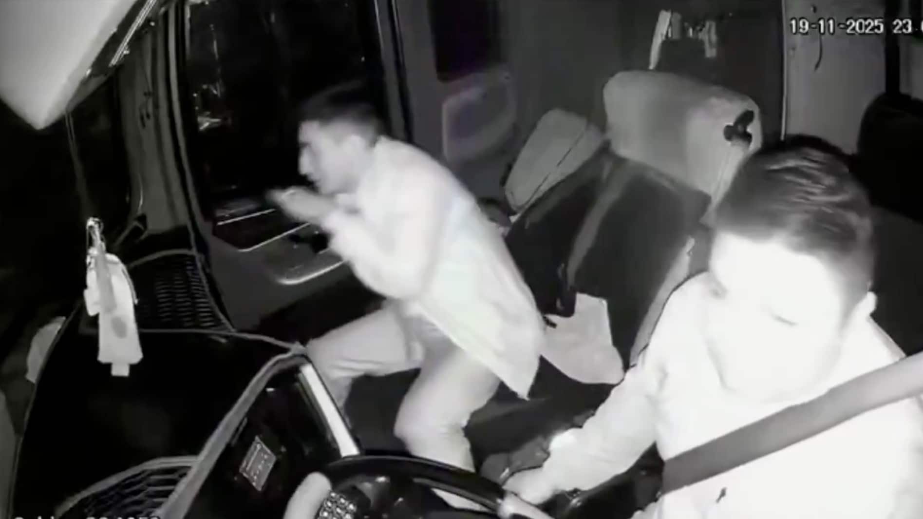 Conductor de bus se transformó en héroe al evitar un asalto en la vía Triunfo-Guayaquil