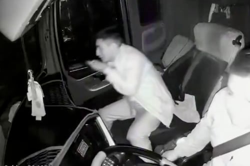 Conductor de bus se transformó en héroe al evitar un asalto en la vía Triunfo-Guayaquil