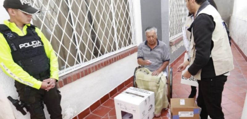 Personas con discapacidad y adultos mayores ejercerán primero su voto en el Referéndum y Consulta Popular 2025 en Ecuador.