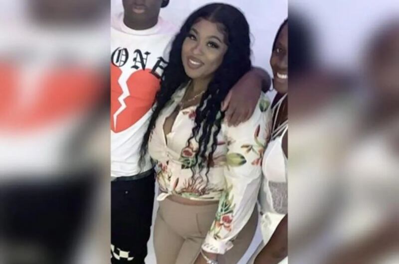 Femicida mata a su exnovia embarazada minutos después de su baby shower