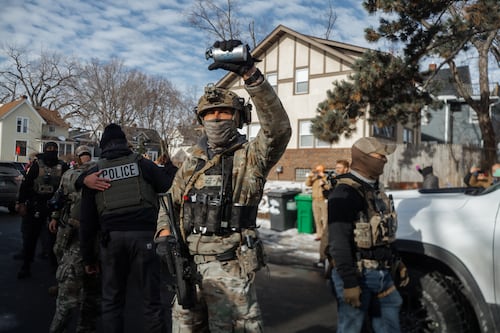 ICE podrá derribar puertas y entrar en casas sin una orden judicial para deportaciones