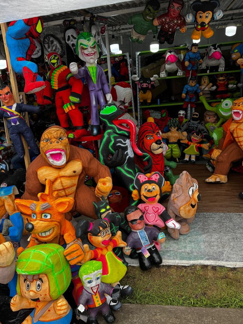 Precios de los monigotes en Quito: descubre cuáles son los más vendidos en 2024. Imagen: Metro Ecuador