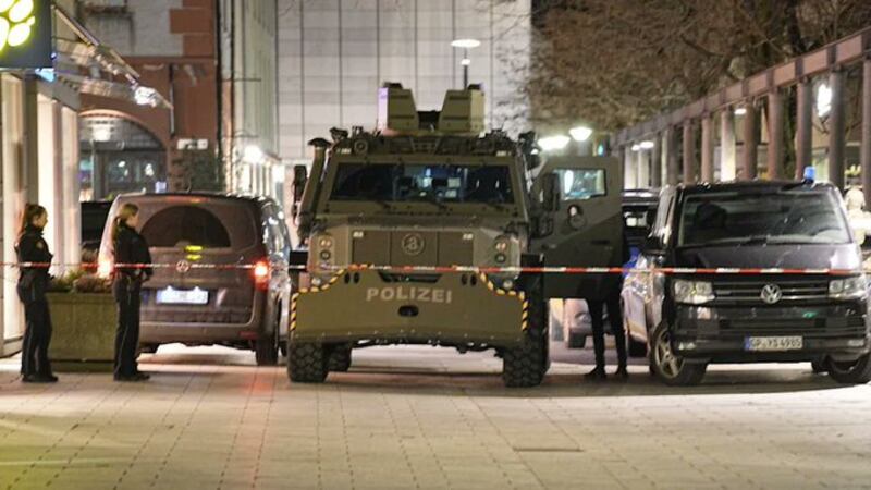 Toman rehenes en cafetería de Alemania