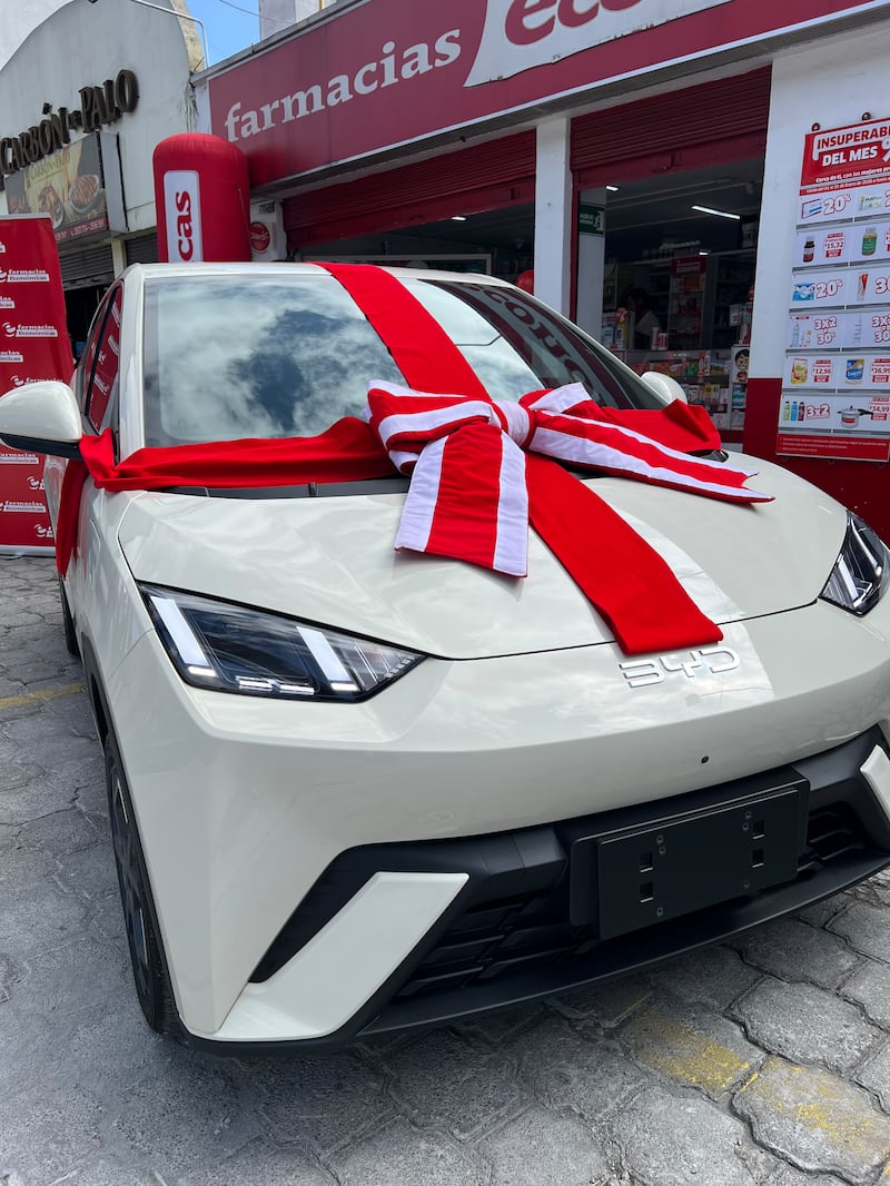 Farmacias Económicas sortea seis autos BYD Seagull para premiar a sus clientes