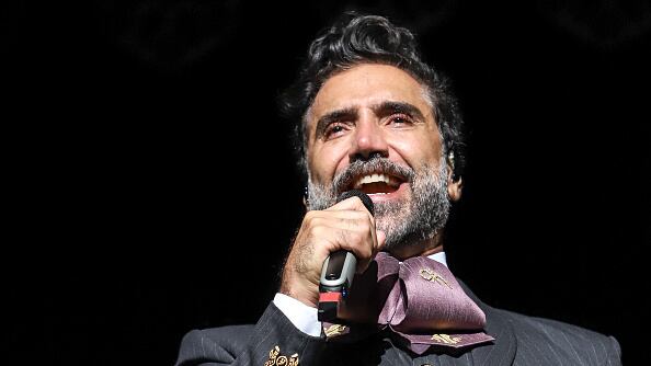 Alejandro Fernández llega a Quito después de un gran concierto en Lima.