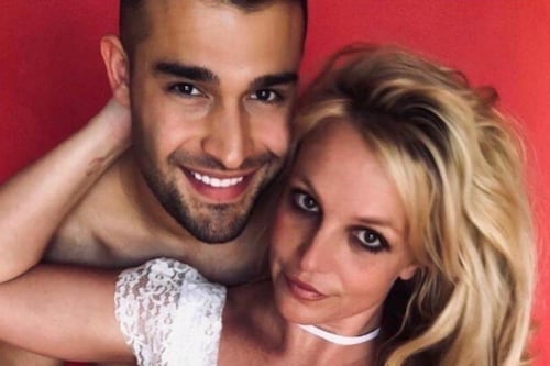 Sam Asghari, ex de Britney Spears, se destapa en portada de Playgirl