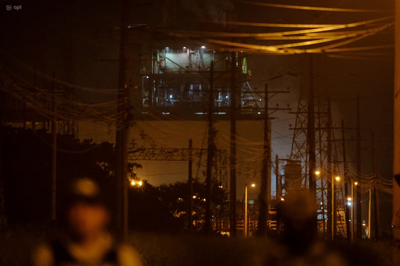 AMBIENTE INCENDIO REFINERIA DE ESMERALDAS