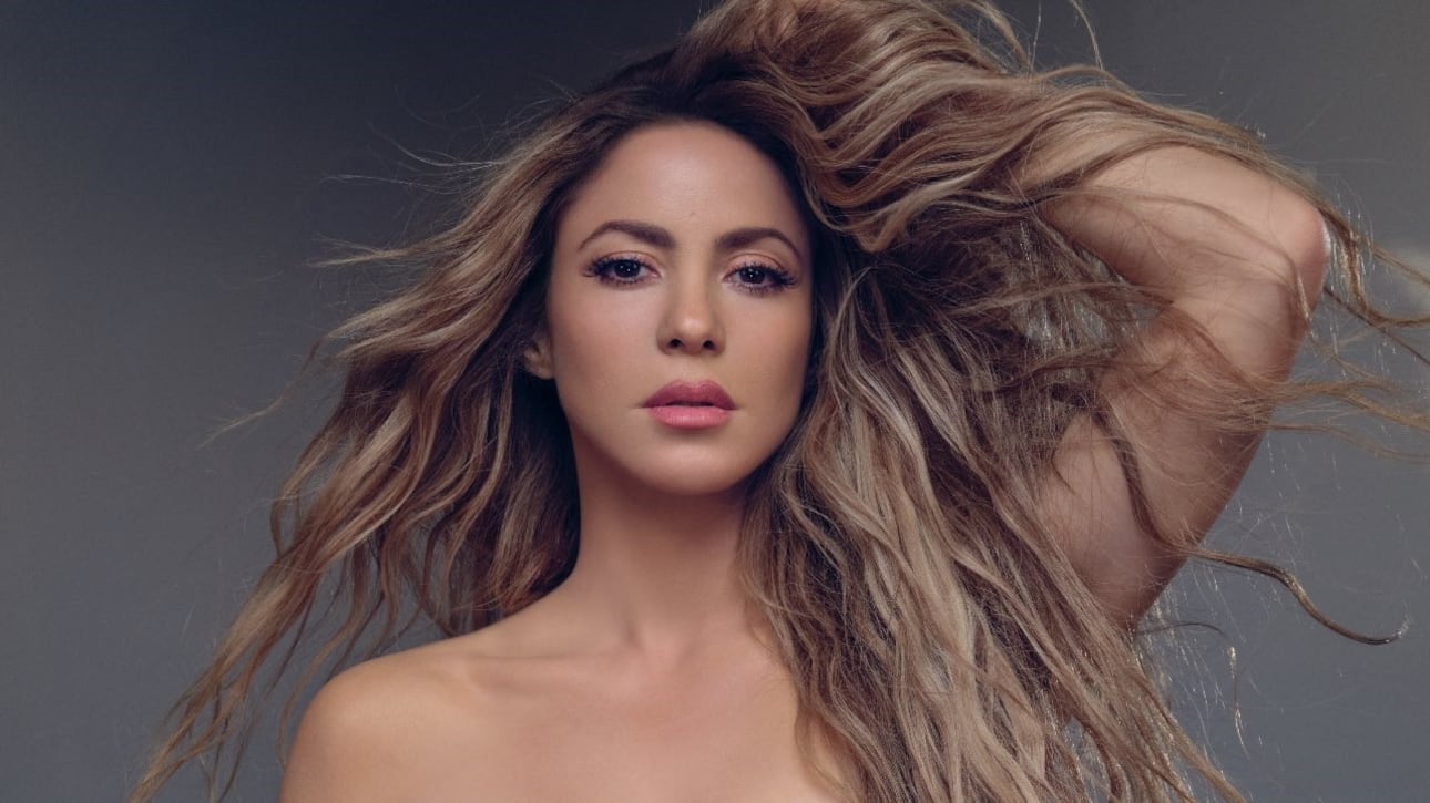 ‘Última’ es una balada con la que Shakira rememora sus inicios musicales al tener una letra e interpretación desgarradora y sincera.