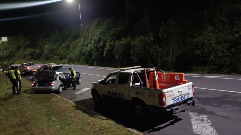 Asaltan a agentes de tránsito en la Av. Simón Bolívar, Quito