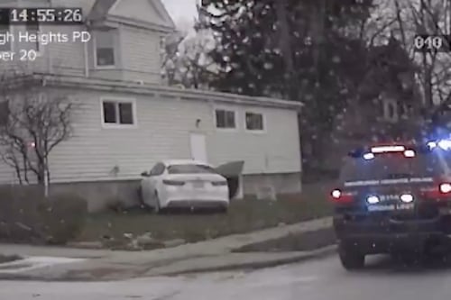 VIDEO: Niños robaron un auto y lo chocaron contra una casa en Ohio