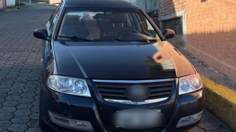 Así fue cómo una mujer recuperó su vehículo robado por extranjeros en un agachadito de Quito