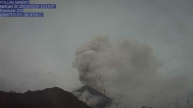 El volcán Sangay ha generado cerca de 90 explosiones en un día