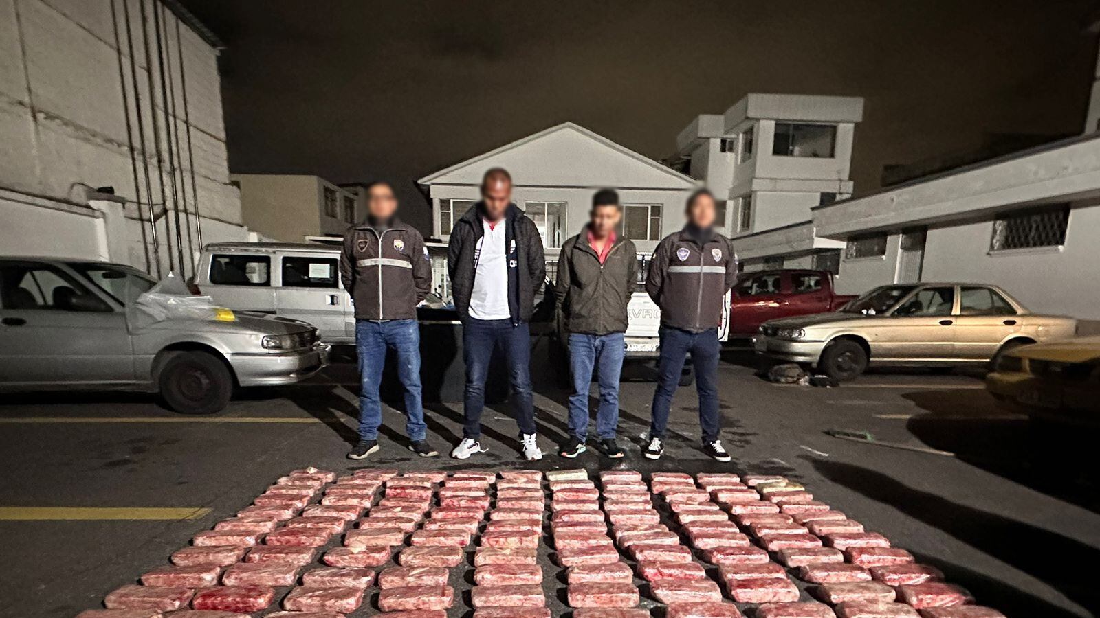 Sujetos se movilizaban con más de un millón de dosis de cocaína en un vehículo en el sur de Quito