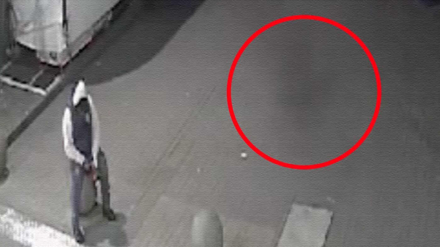 Cámara registró a supuesto fantasma por La Carolina, en el norte de Quito