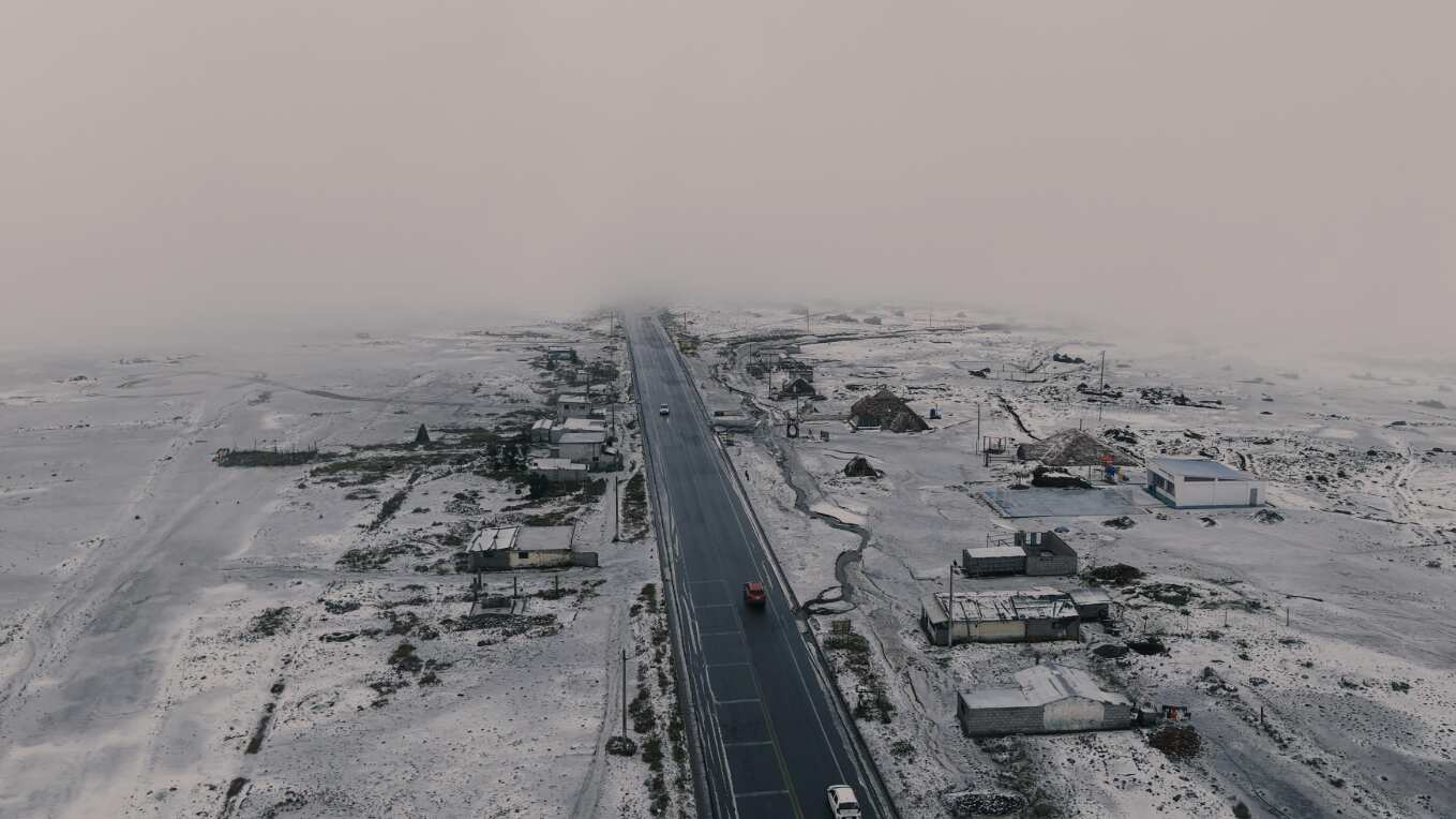 Caída de nieve cubre la Vía Ambato-Guaranda