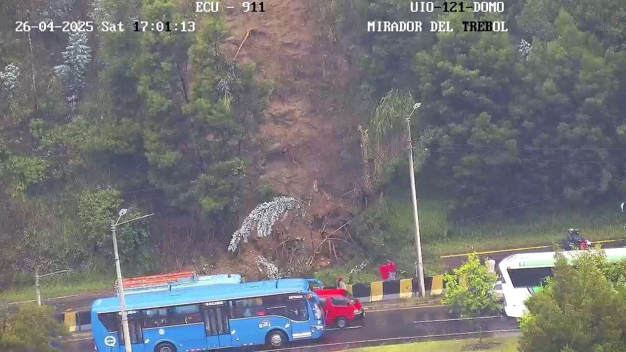 ¿Quién era el agente de tránsito que falleció en el deslizamiento de tierra en El Trébol, centro de Quito?