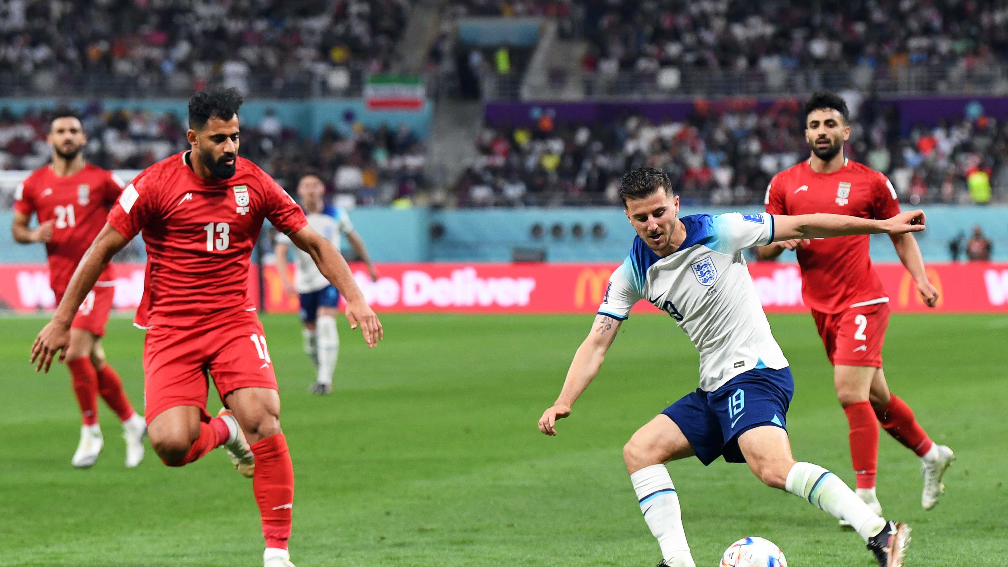 Doha (Qatar), 21/11/2022.- Mason Mount de Inglaterra en acción durante el partido frente a Irán en el Khalifa International Stadium de Doha. EFE