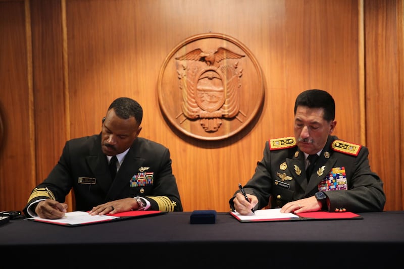 Ecuador recibió la visita del Comandante del Comando Sur de EE.UU. Almirante Alvin Holsey