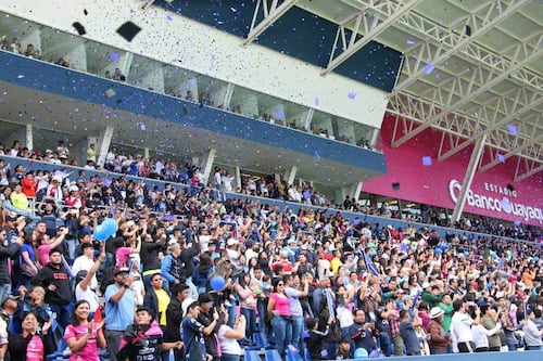 La hinchada del Deportivo Quito llenó completamente la tribuna del estadio de IDV