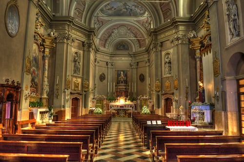 En plena eucaristía sacerdote afirma que el pecado más grave es ser gay o lesbiana